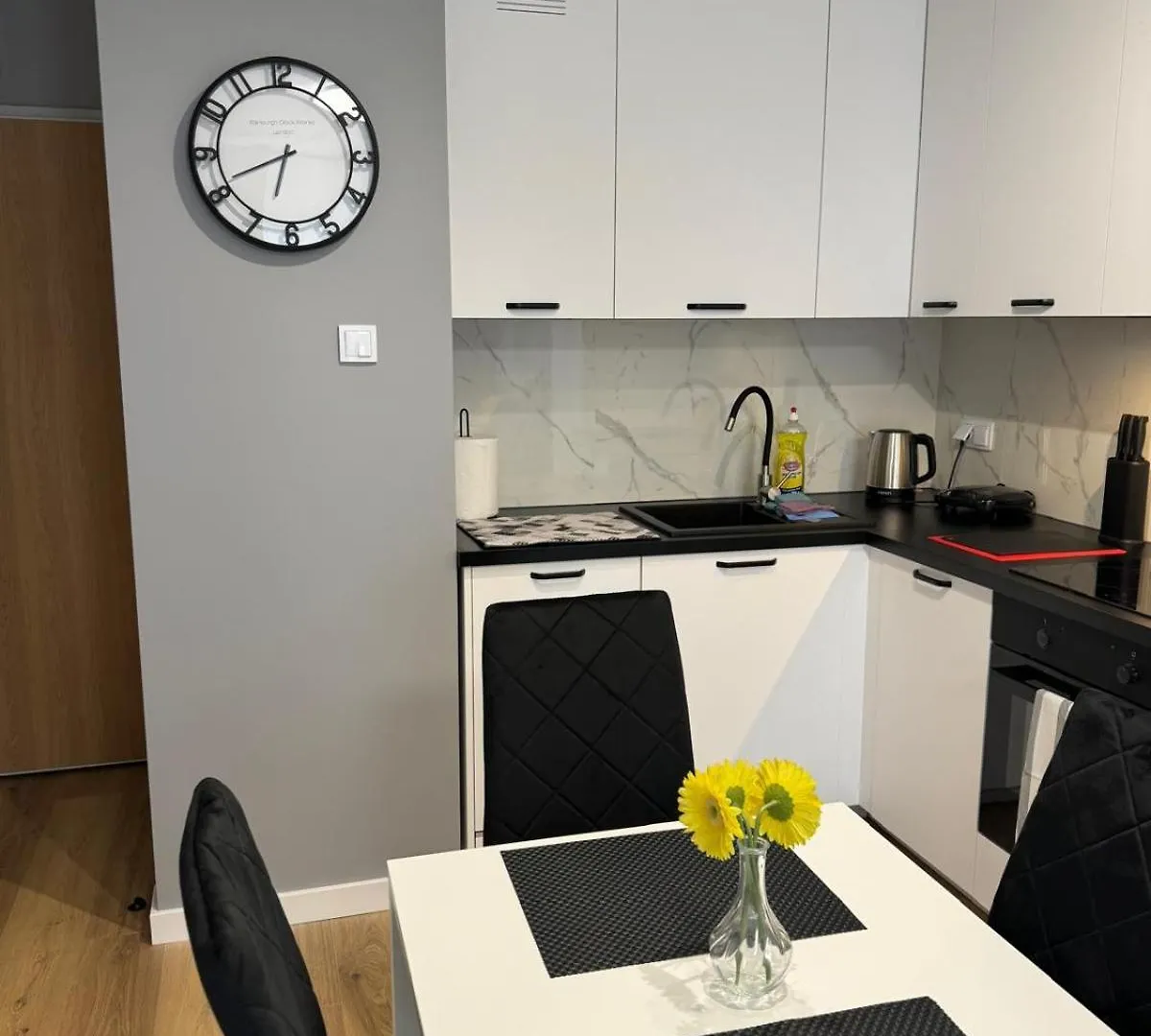 شقة Grey Apartament 2 Pokojowy Z Balkonem W Warszawie وارسو بولندا